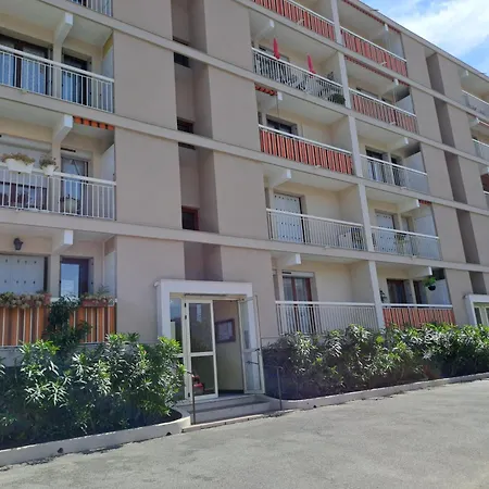 F3 Clair Et Calme A St Raphael Apartment